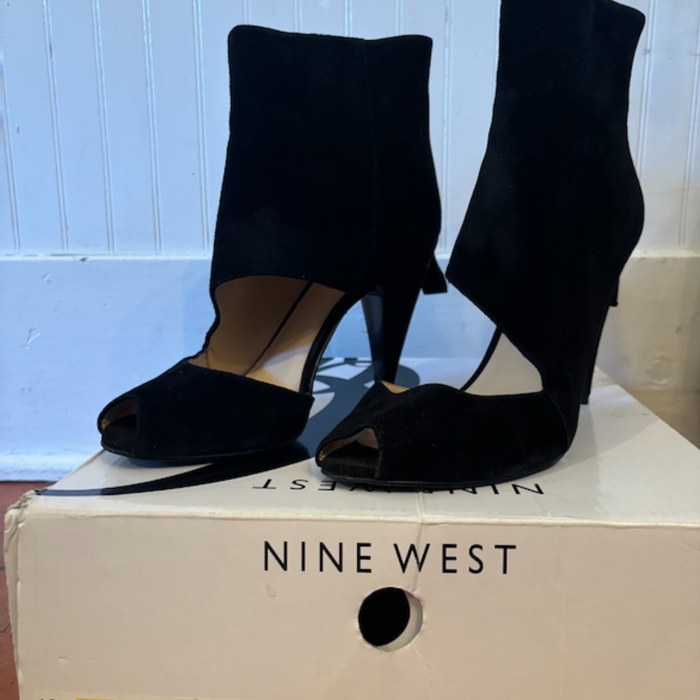NineWest Black Suede Anklet heels - size 10M - Picture 2 of 7